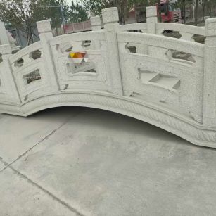 新乡芝麻白拱桥，石桥