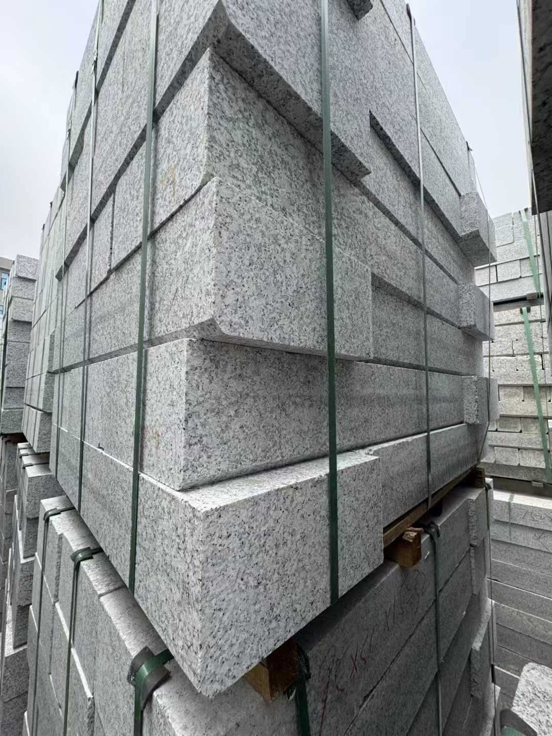 新乡芝麻白路牙石 马路牙子