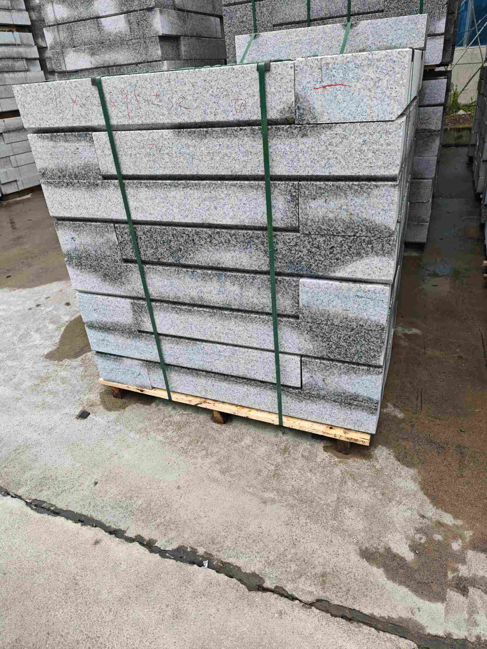 新乡芙蓉白路牙石，马路牙子