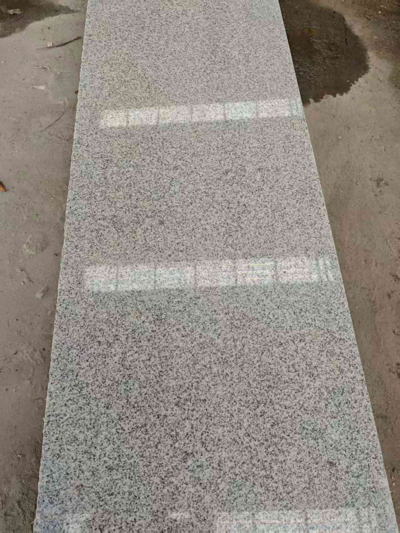 新乡芝麻白光面毛板